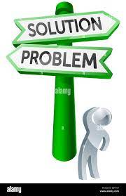 Un homme considérant ses options en regardant un écriteau Problème et  solution Photo Stock - Alamy
